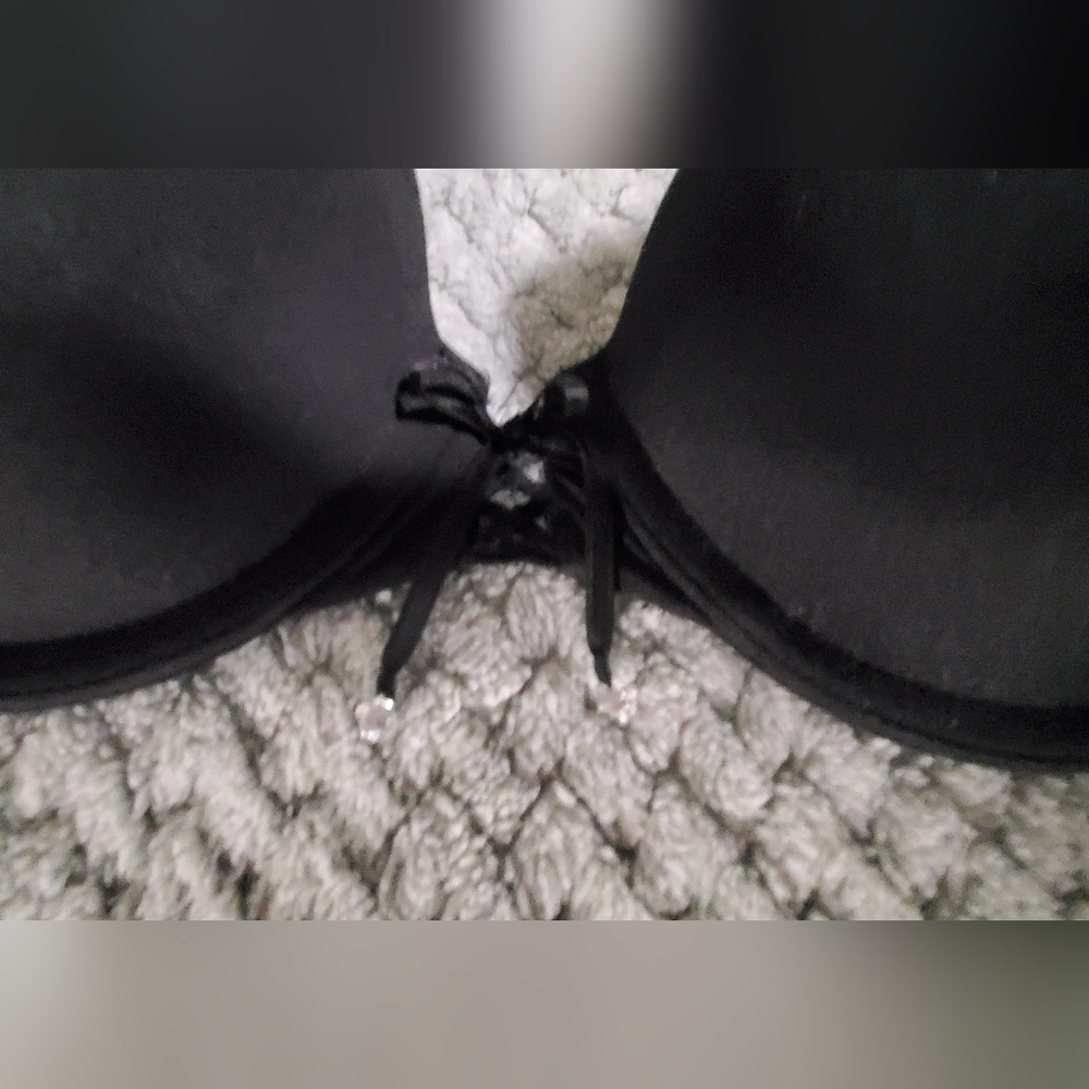 Victoria's Secret 32C Bra - Picture 2 of 5